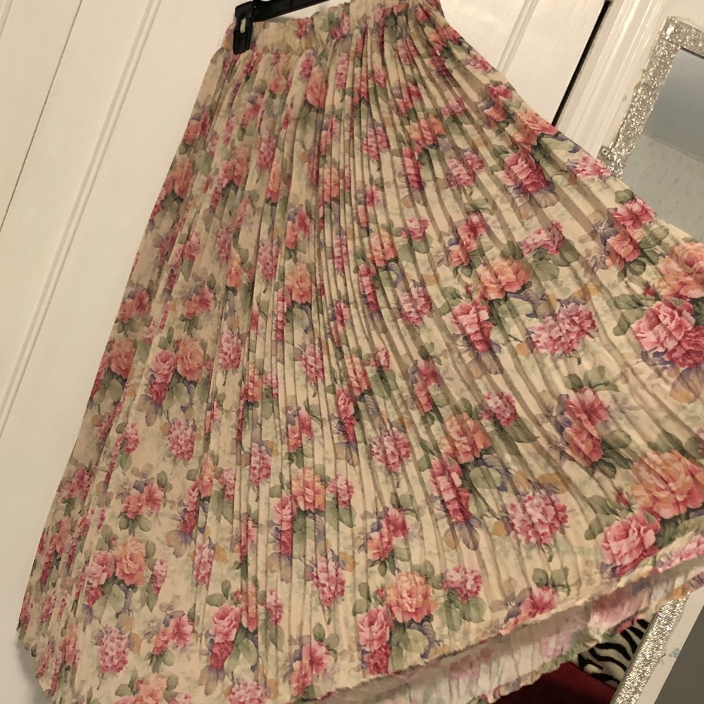 Petite Sophisticate vintage pleated floral maxi skirt - Picture 2 of 5
